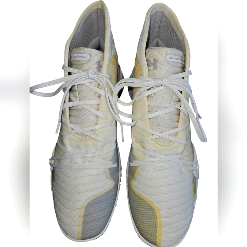 Under Armor Spawn Mid Basketball Athletic Micro G men 13 never used